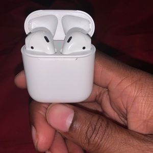 AirPods